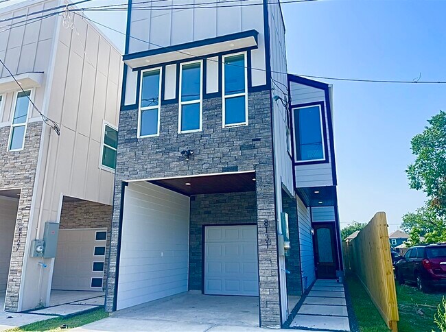 8131 St Louis St in Houston, TX - Building Photo - Building Photo