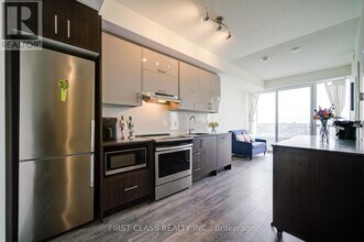 180 Fairview Mall Dr in Toronto, ON - Building Photo - Building Photo