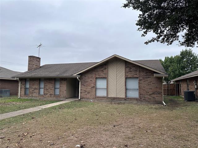 2005 Glencrest Ln in Garland, TX - Building Photo