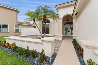 6009 Royal Birkdale Dr in Greenacres, FL - Building Photo - Building Photo