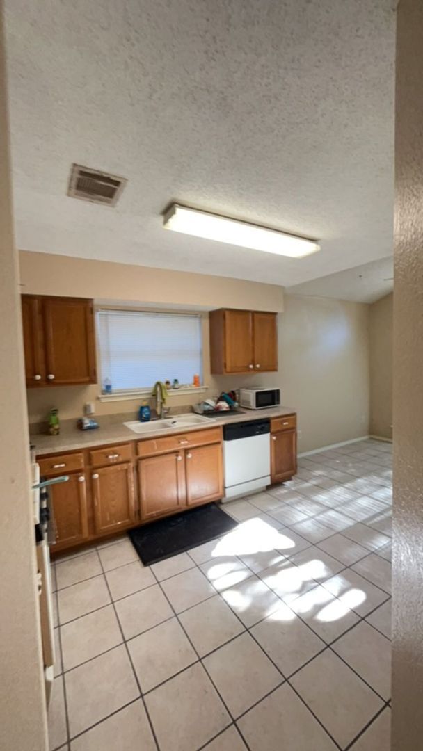 1304 Garden Path Dr in Round Rock, TX - Building Photo - Building Photo