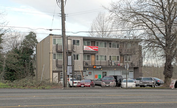 Skyline Apartments in Seattle, WA - Building Photo - Building Photo