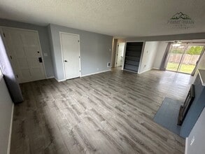 935 Sand Ave in Eugene, OR - Building Photo - Building Photo