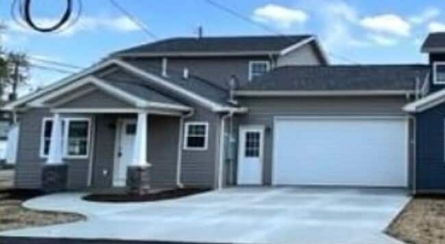 property at 315-315 6th Dr NW
