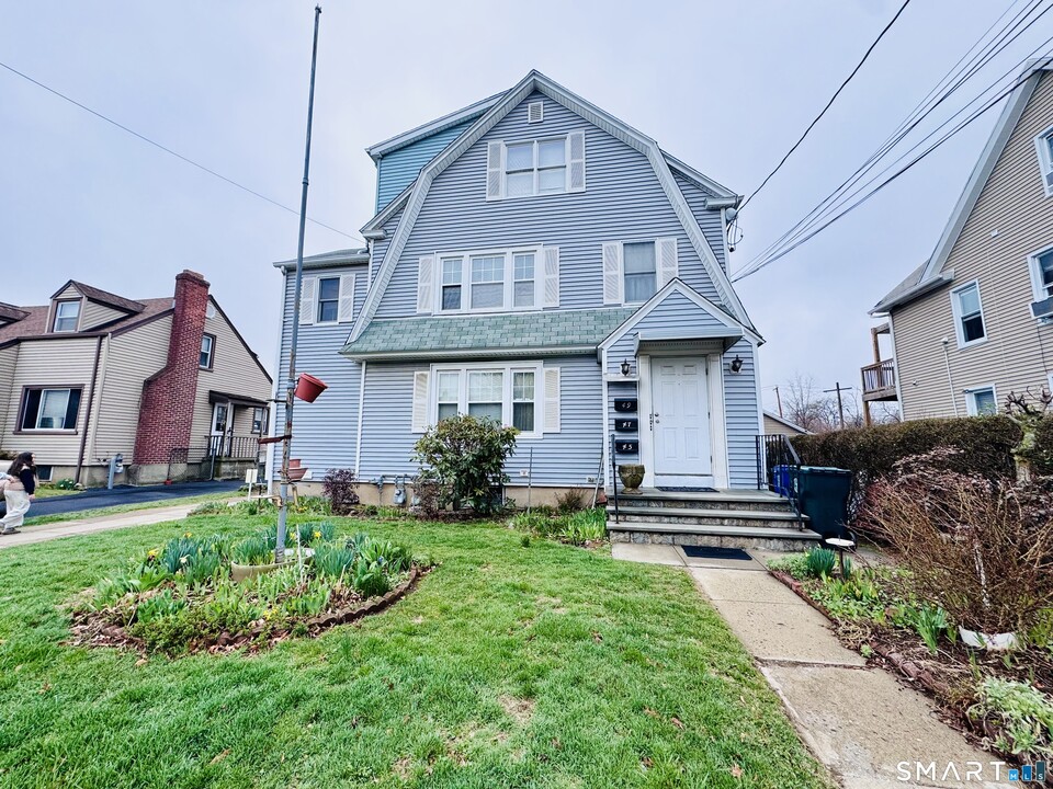 47 Clover St in Stratford, CT - Building Photo
