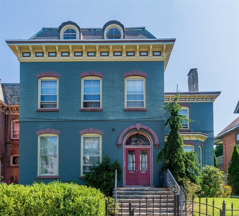 266 Grand St in Newburgh, NY - Building Photo