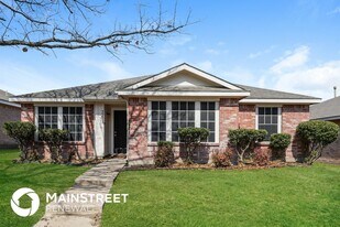 2213 Midbury Dr in Lancaster, TX - Building Photo