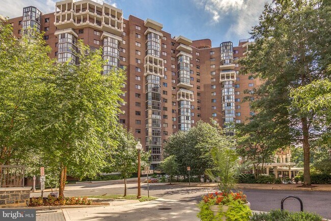 property at 1600 N Oak St