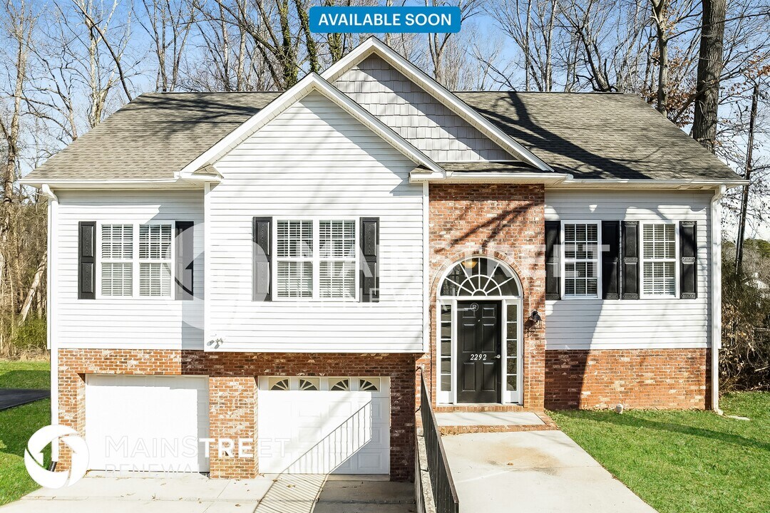 2292 Briar Glen Rd in Winston-Salem, NC - Building Photo