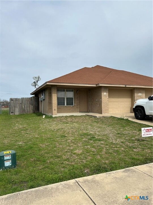 3907 Edgefield St in Killeen, TX - Foto de edificio