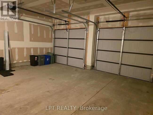 177 Edgevalley Rd in London, ON - Building Photo - Building Photo