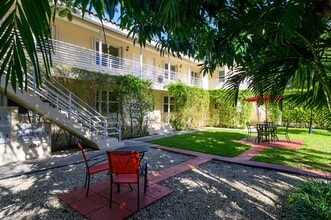 481 NE 37th St, Unit 3 in Miami, FL - Building Photo - Building Photo