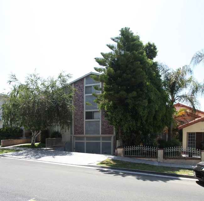 548 E Providencia Ave in Burbank, CA - Building Photo - Building Photo