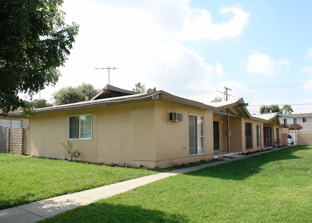 850 S Sherman Ave in Corona, CA - Foto de edificio