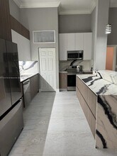 2743 Parkview Dr S in Hallandale Beach, FL - Building Photo - Building Photo