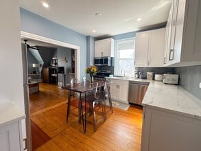 141 Walnut St, Unit #1 in Brookline, MA - Building Photo - Building Photo