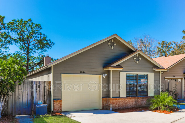 9846 Paddlewheel Ct in Jacksonville, FL - Foto de edificio - Building Photo