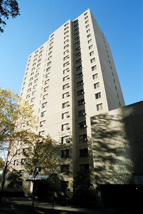 Fort Garry Tower in Winnipeg, MB - Building Photo