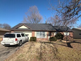 1321 E Gretna St in Springfield, MO - Building Photo