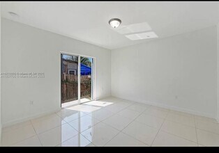 2285 NW 91st St in Miami, FL - Building Photo - Building Photo