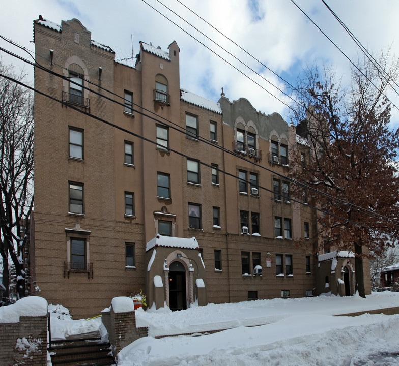 11 Portugal Pl in Mount Vernon, NY - Foto de edificio