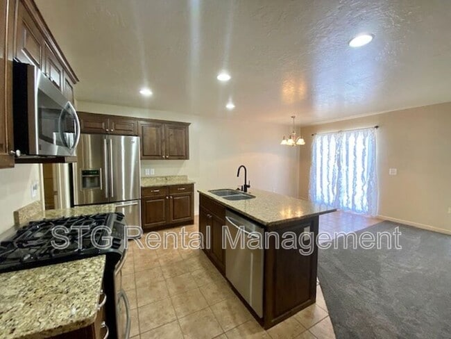 property at 1000 E Blf Vw Dr
