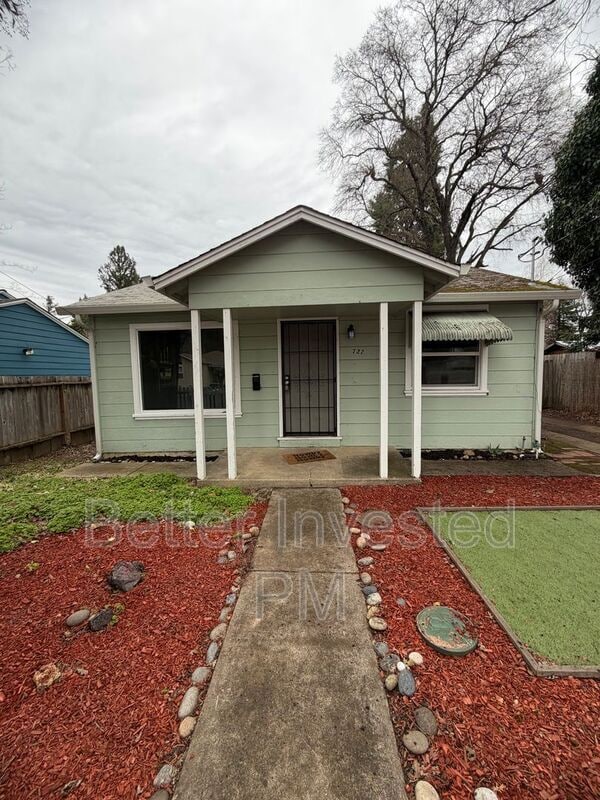 property at 727 N Pine St