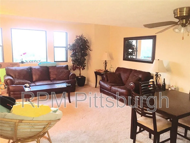 3242 Niagara Square in Pittsburgh, PA - Building Photo - Building Photo