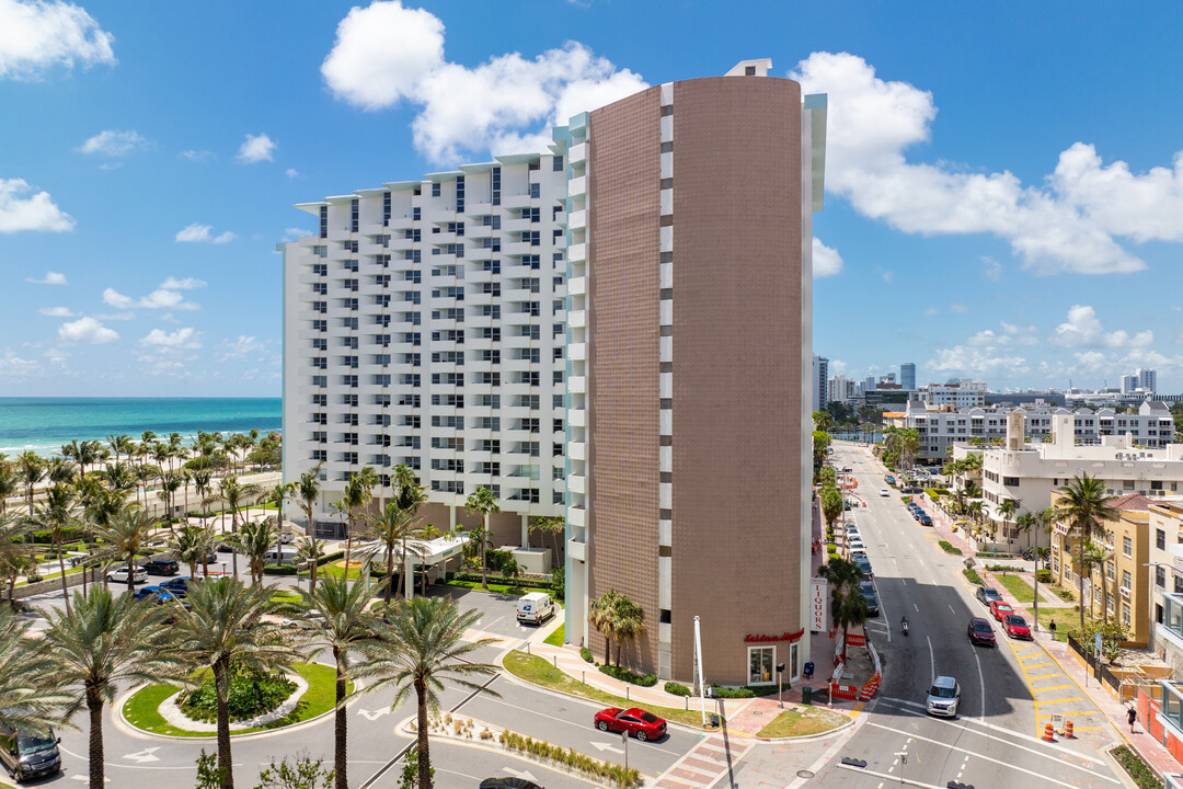 Triton Towers in Miami Beach, FL - Building Photo