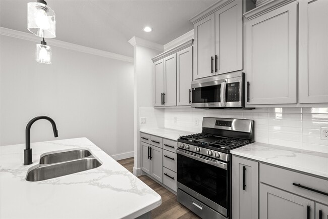 8056 Meadowbrook Dr in Houston, TX - Building Photo - Building Photo