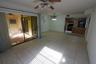 11521 NW 10th St in Pembroke Pines, FL - Building Photo - Building Photo