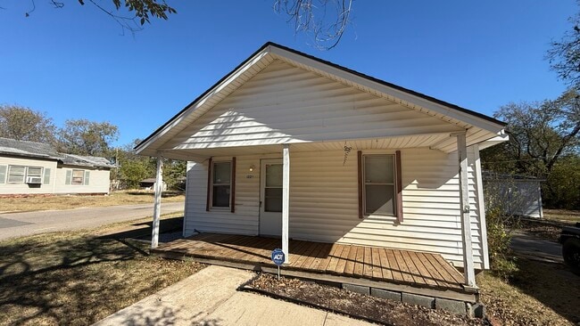 1229 N Center Ave in Shawnee, OK - Building Photo - Building Photo