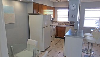 2131 N Ocean Blvd, Unit 11 in Fort Lauderdale, FL - Building Photo