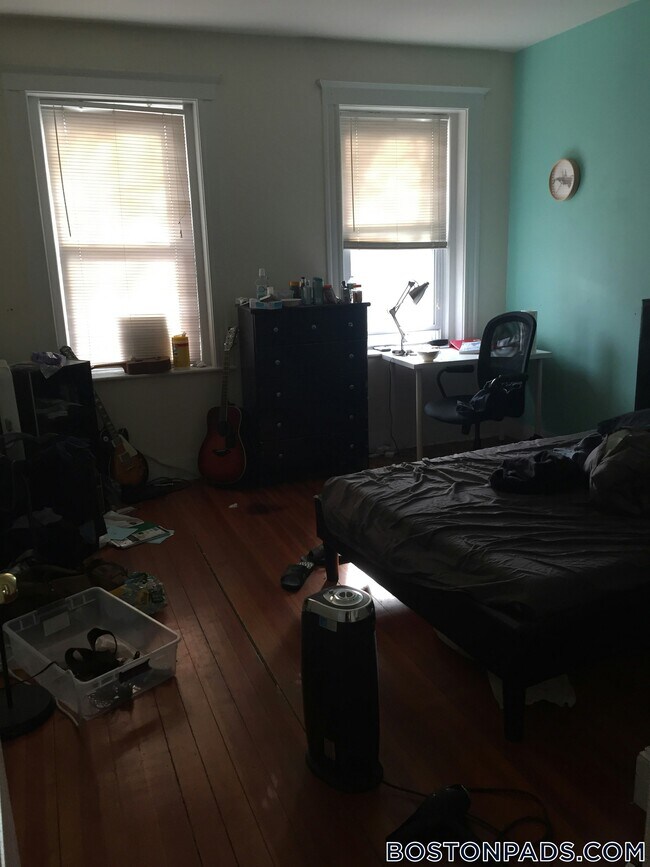 1130 Commonwealth Ave in Boston, MA - Foto de edificio - Building Photo