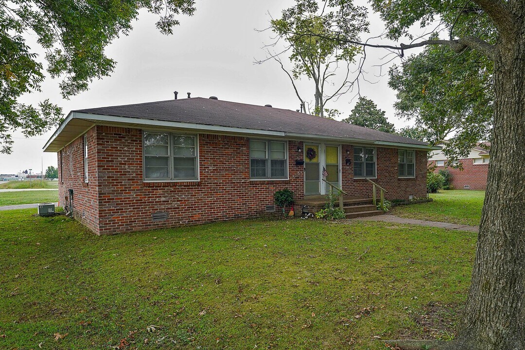 405 North Dr in Union City, TN - Building Photo