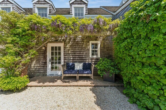 303 Sagg Main St in Sagaponack, NY - Building Photo - Building Photo