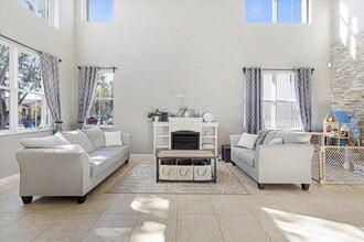 2316 SW 127th Ave in Miramar, FL - Foto de edificio - Building Photo
