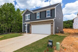 1262 Solomon Dr in Kernersville, NC - Building Photo