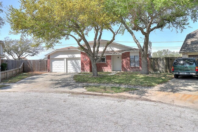 929 St Timothy St in Corpus Christi, TX - Building Photo - Building Photo