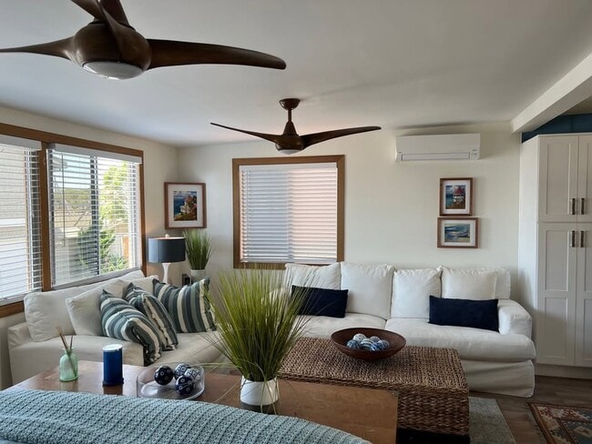 1026-1036 Gaviota Dr in Laguna Beach, CA - Building Photo - Building Photo