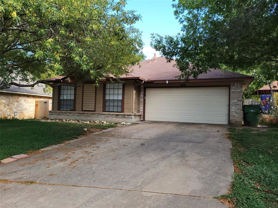 805 Clearwater Trail in Round Rock, TX - Building Photo