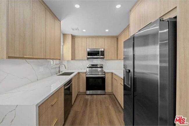 property at 2449 Beachwood Dr