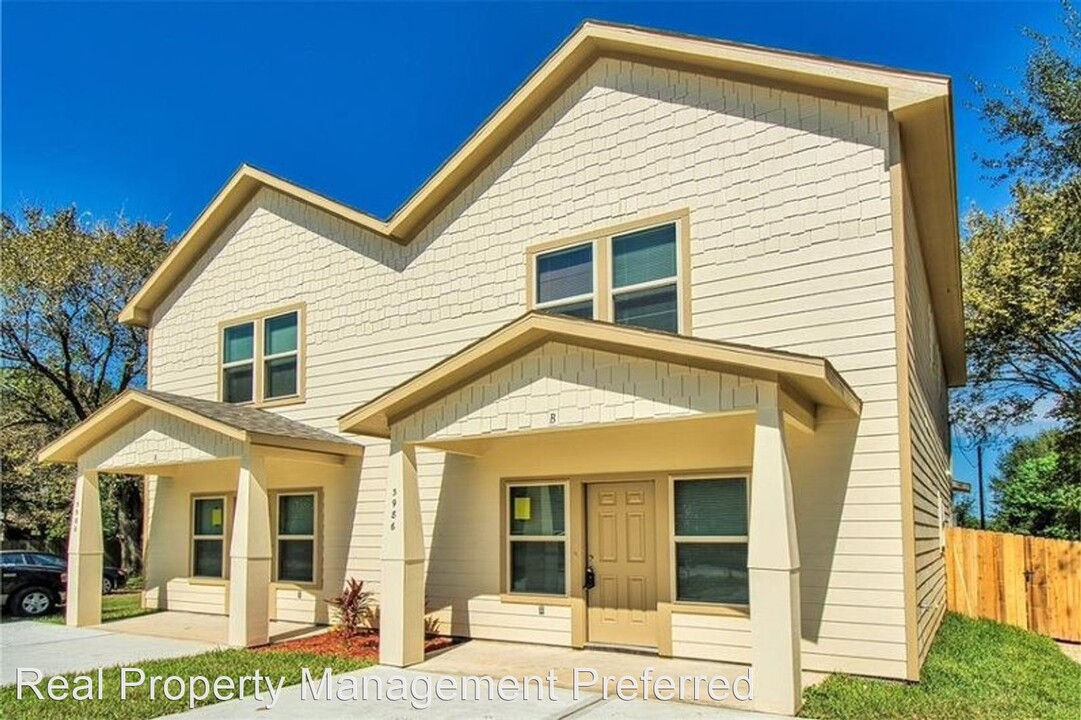 8718 Scott St in Houston, TX - Building Photo