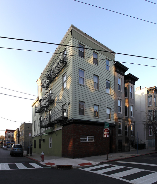 201 Ogden Ave in Jersey City, NJ - Foto de edificio