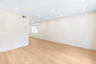 333 Riverdale Dr in Glendale, CA - Building Photo - Building Photo