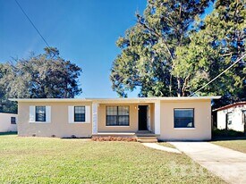 10506 Dodd Rd in Jacksonville, FL - Building Photo