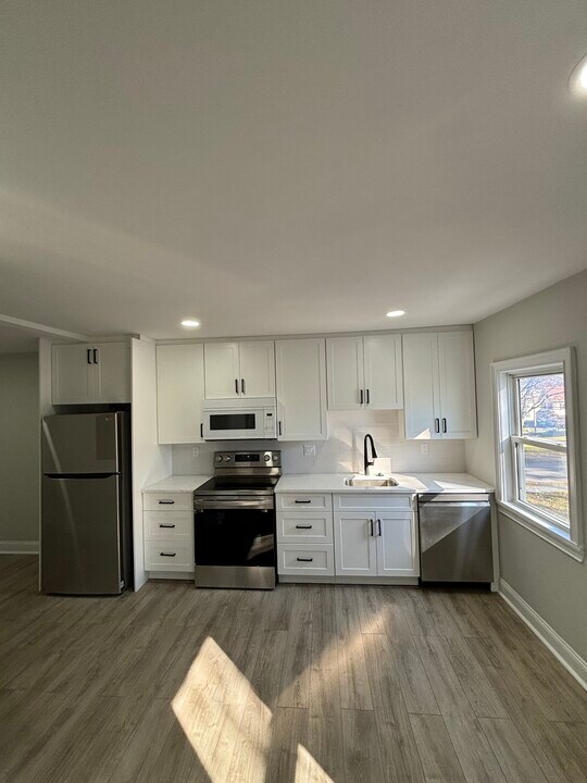 163 Oakdale Ave, Unit 2 in Dedham, MA - Foto de edificio