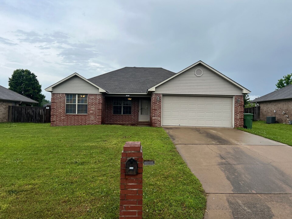 1660 Duke St in Conway, AR - Building Photo