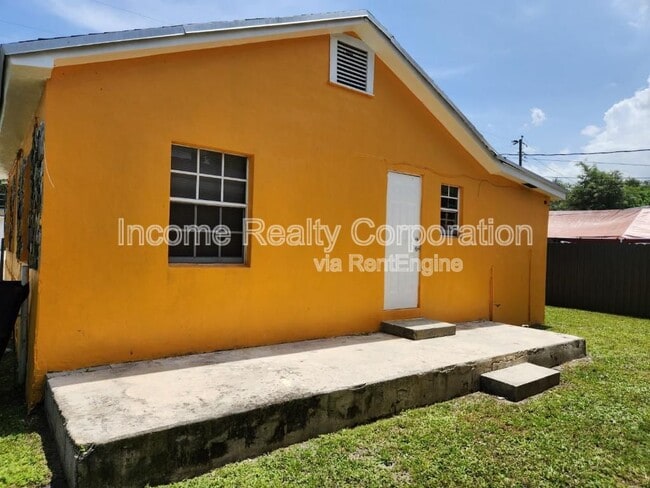 2257 NW 82nd St in Miami, FL - Building Photo - Building Photo