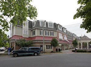 Kings Court in Haddonfield, NJ - Building Photo - Building Photo